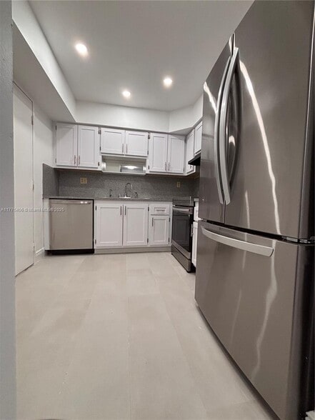 Building Photo - 600 Three Islands Blvd