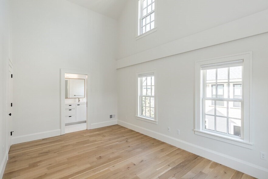 Building Photo - 229 Concord Ave