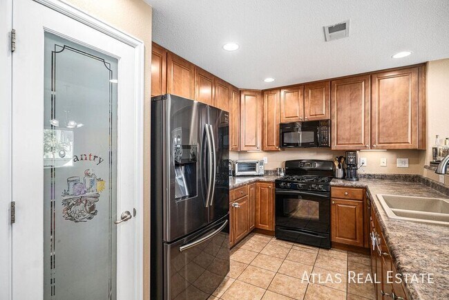 Building Photo - 23235 York Ave