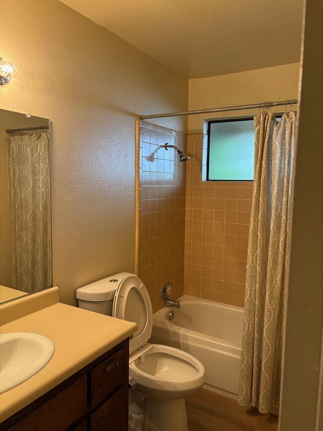 Building Photo - Colusa Ave