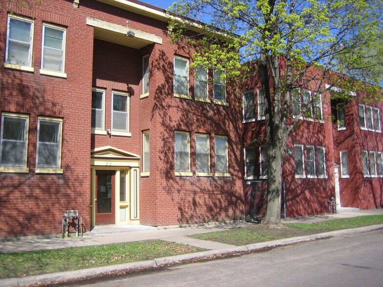 Building Photo - 93 N Milton St N