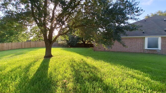 Building Photo - 17122 Canterbury Green Ct