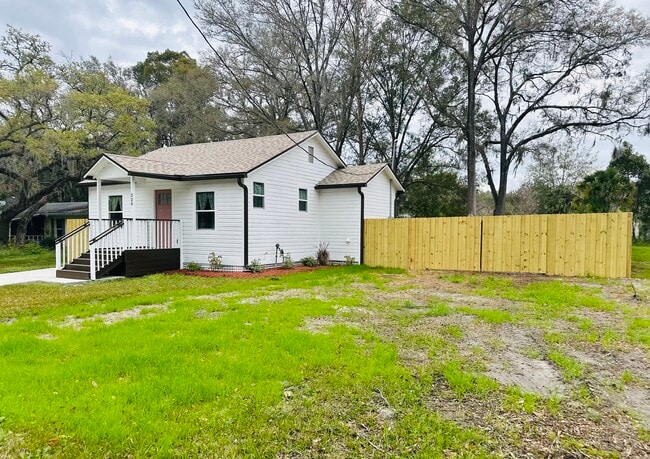 Building Photo - 329 NE 2nd St