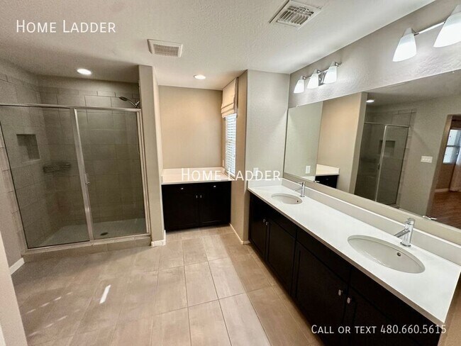 Building Photo - 33343 N Mildred Ln