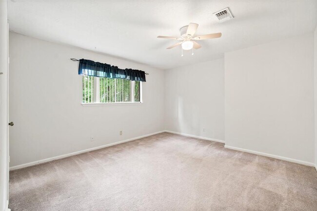 Building Photo - 29 W Torch Pine Cir