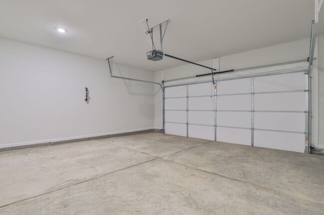 Building Photo - 764 Shull St