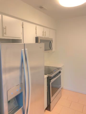 Building Photo - Freshly Painted and Clean Condo in Indian ...