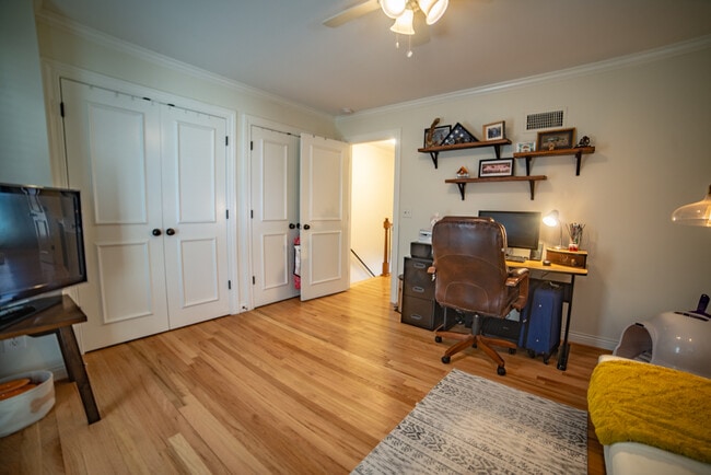 Building Photo - 4000 Oak St