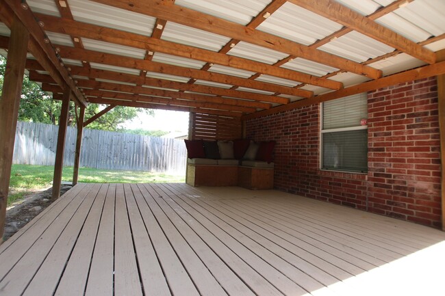 Building Photo - Charming 3 Bedroom in Flint! Coming Soon!