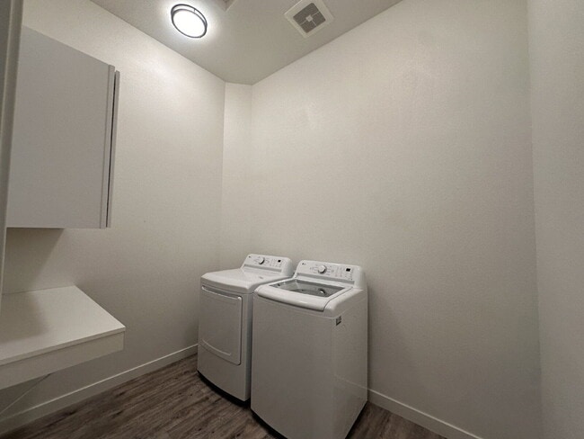 Building Photo - 20611 Independence Way