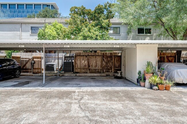 Building Photo - 3815 Wakeforest St