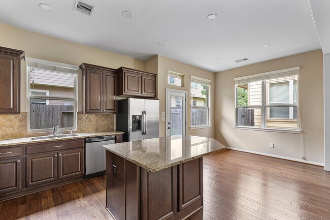 Building Photo - 7 Cheswood Manor Court