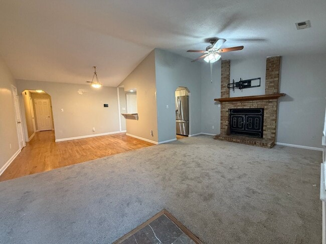 Building Photo - Single Family Ranch Style Home