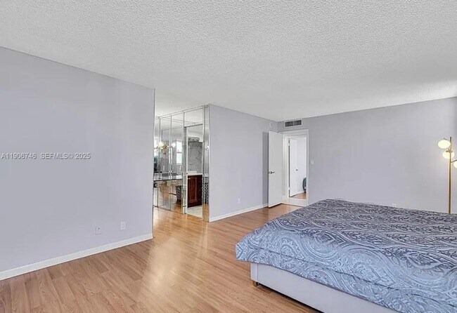 Building Photo - 1880 S Ocean Dr