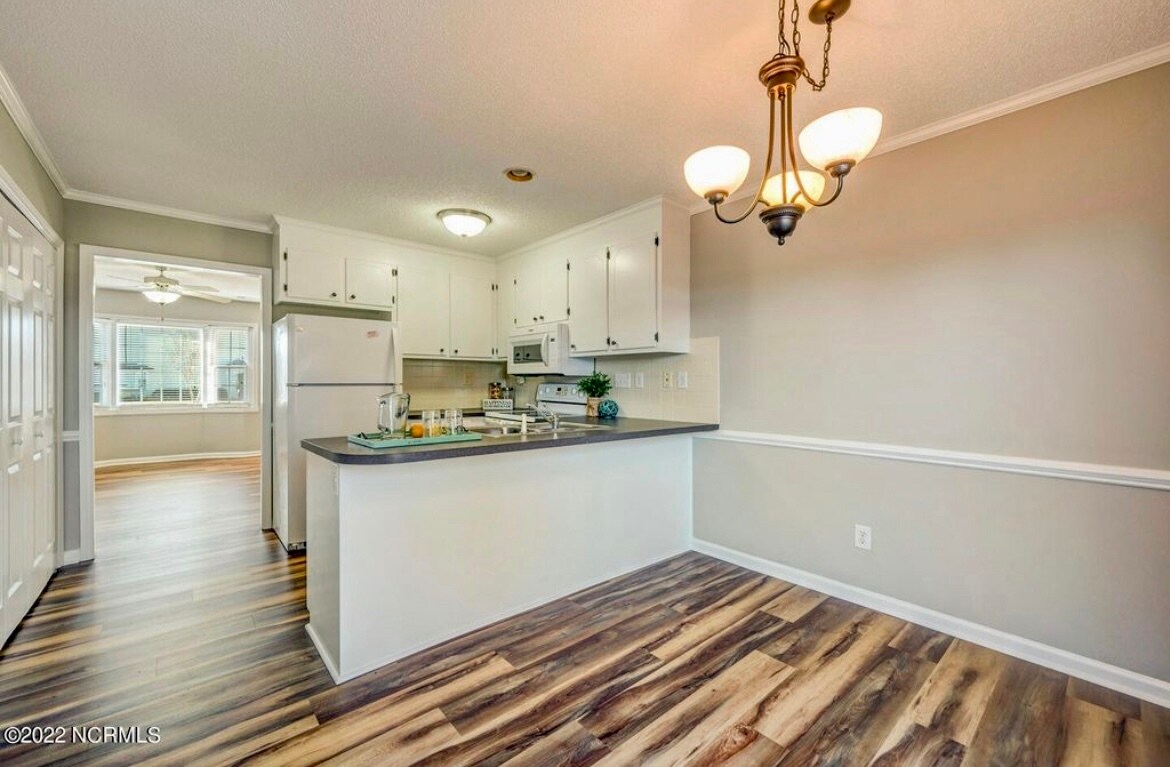 Building Photo - 2375 Vineyard Dr