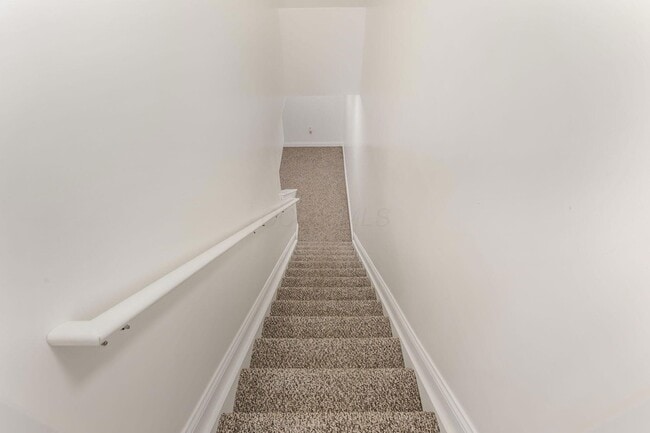 Building Photo - 319 W 2nd Ave