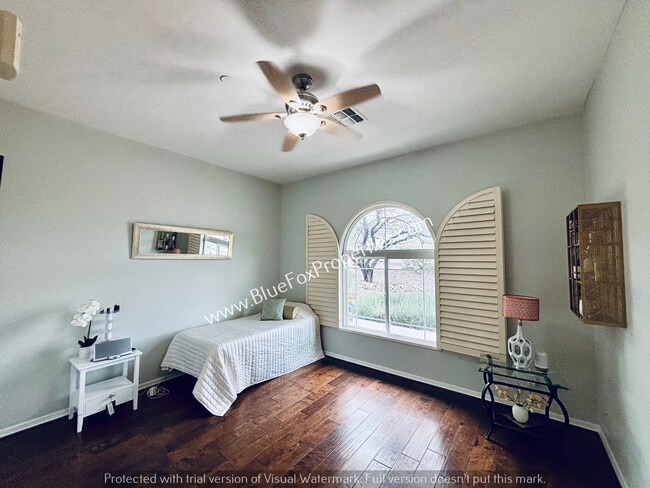 Building Photo - 732 W Burntwater Dr