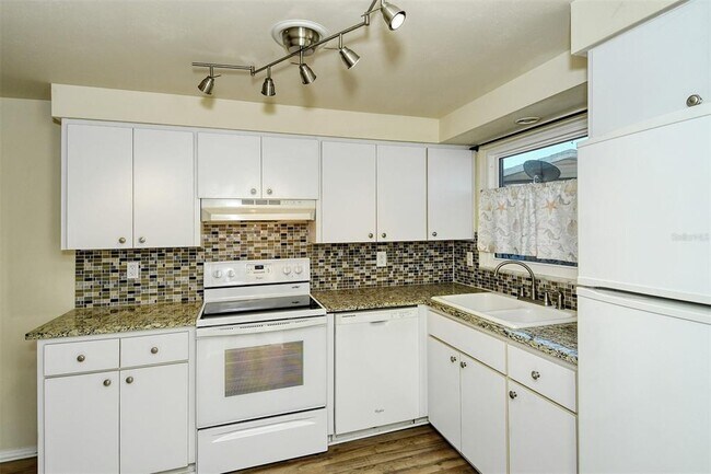 Building Photo - 2512 Post Rd