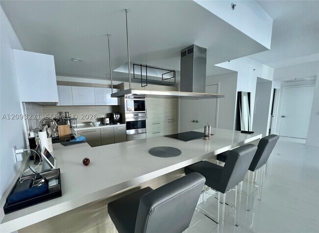 Building Photo - 17301 Biscayne Blvd