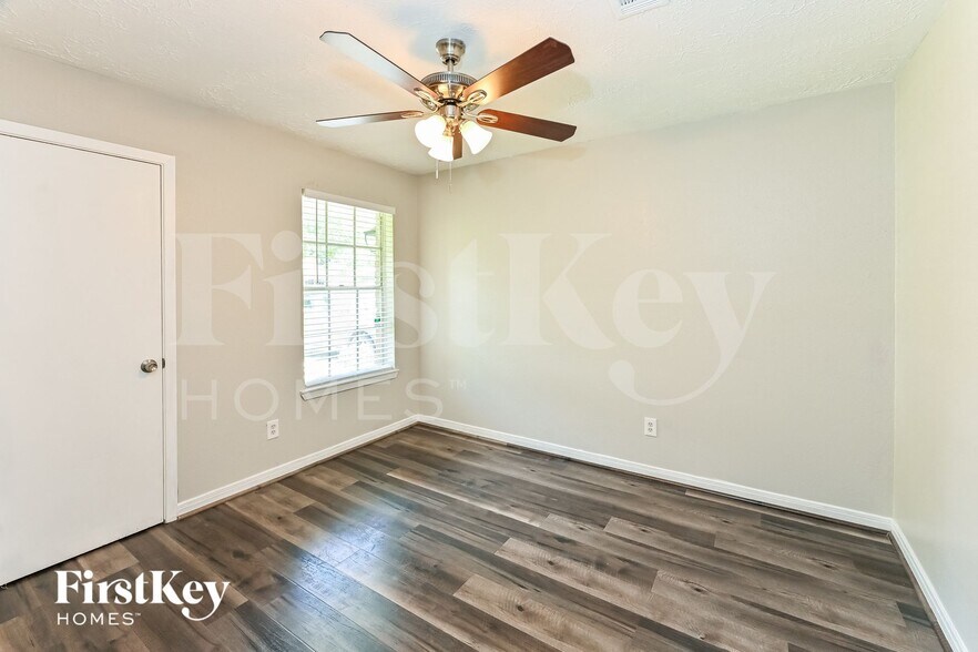 Building Photo - 9702 Desert Flower Ln