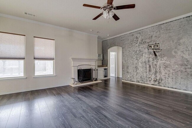Building Photo - Spacious 4BR House in Burleson