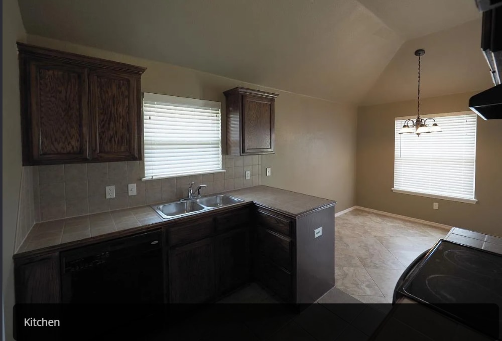 Building Photo - 233 Tecumseh Meadows Dr