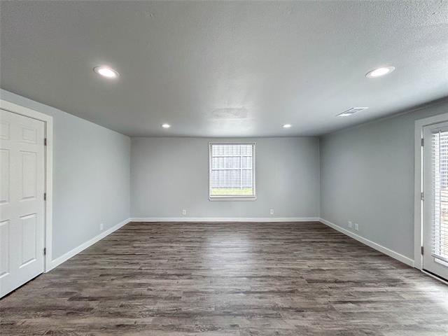 Building Photo - 300 Sanders Rd