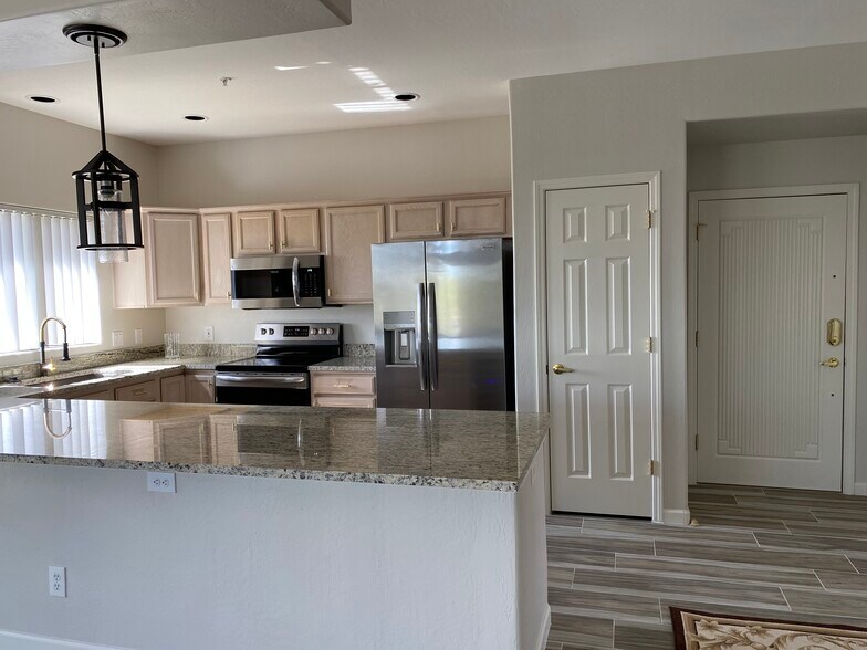 Building Photo - 8880 E Paraiso Dr