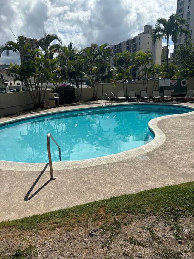Building Photo - AVAILABLE May 15, 2025 | 2 Bedroom, 2 Bath...