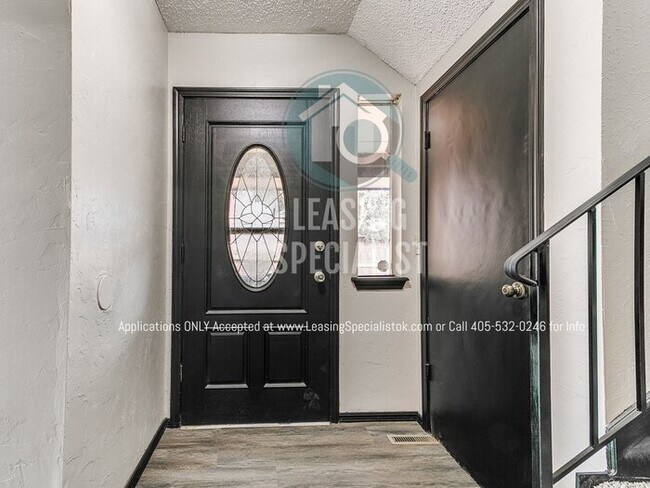 Building Photo - Spacious Updated 3 Bed 2 bath Home