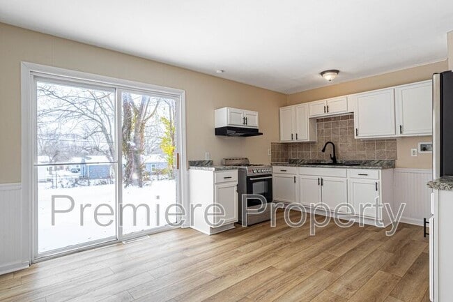 Building Photo - 11313 Donnelly Ave