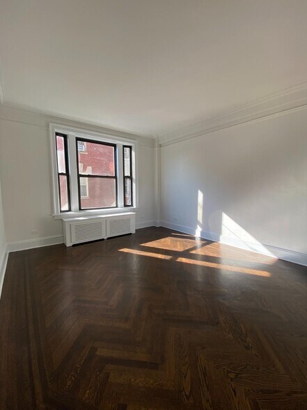 Building Photo - 166 W 72nd St