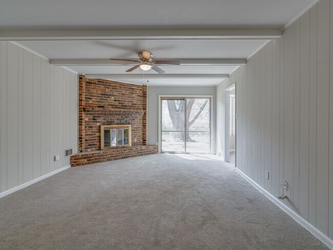 Building Photo - Completely redone luxury 3 bedroom rental ...