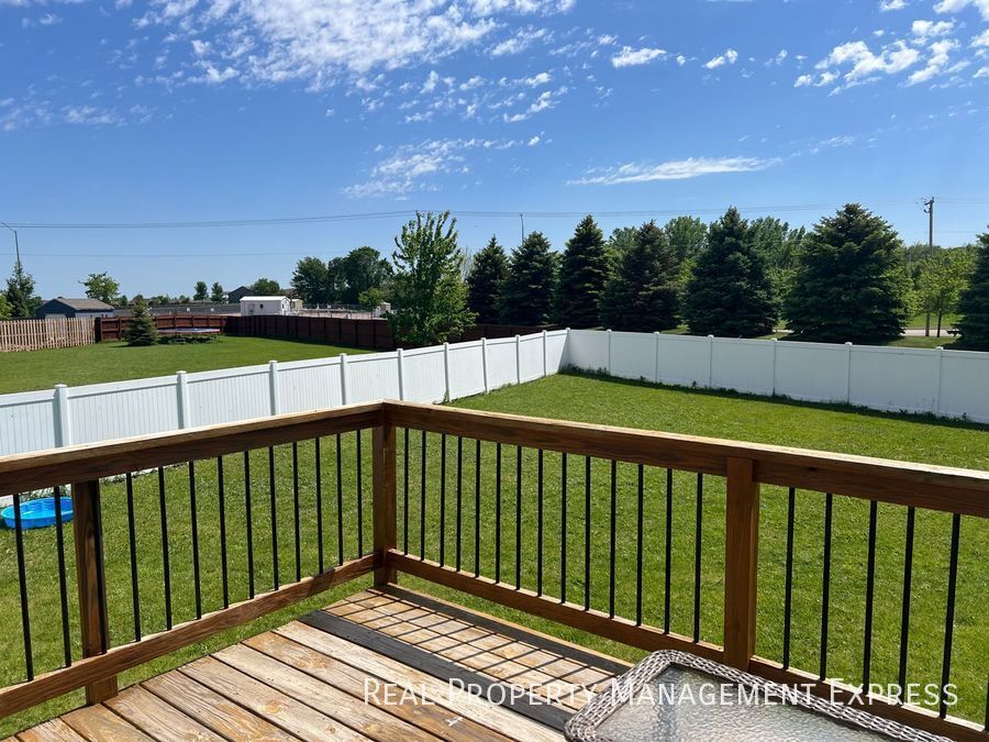 Building Photo - Spacious 5-Bedroom Gem with Open Concept &...