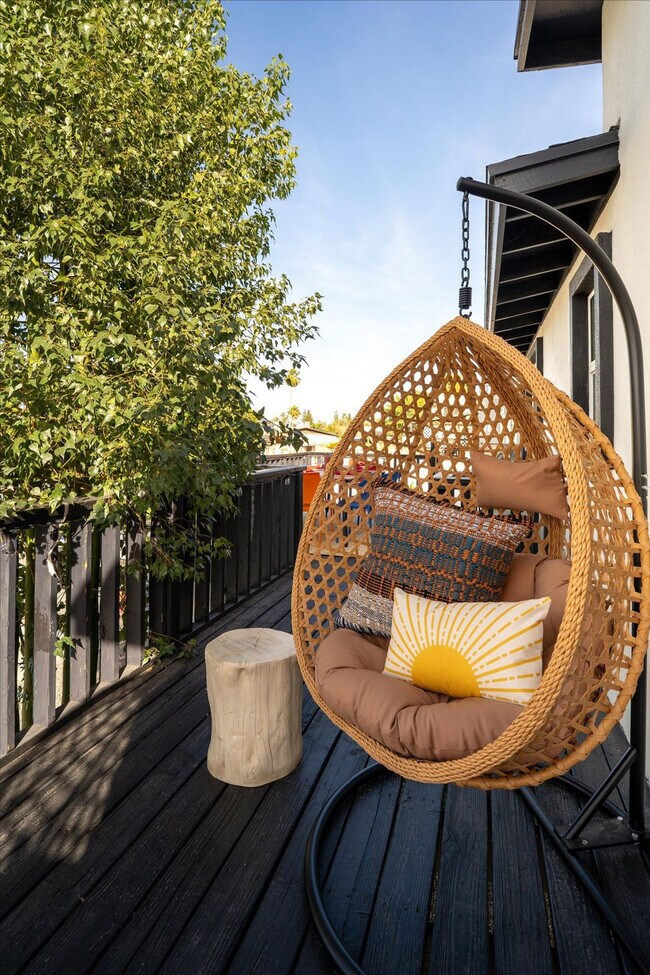 Building Photo - 4530 W Paradise Dr