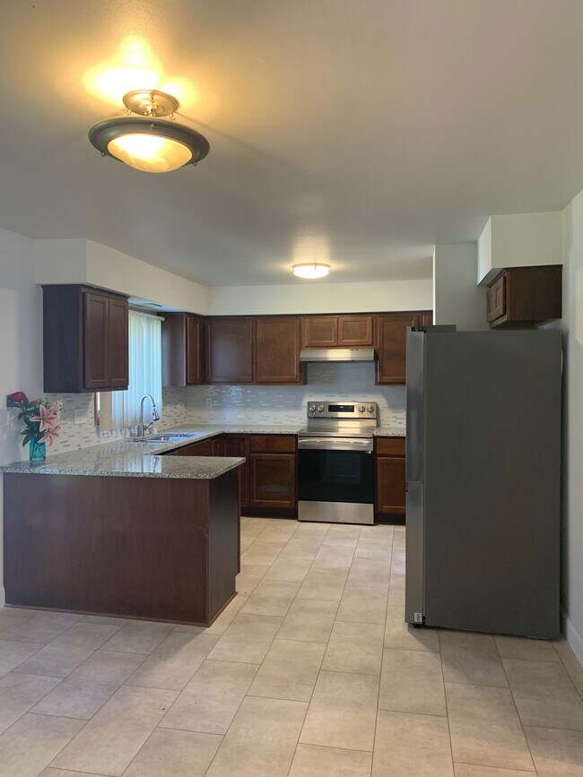 Building Photo - 454 E Fox Dale Ct