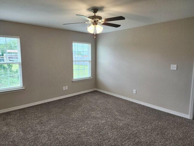Building Photo - Corner lot 3/2 home in Elberta