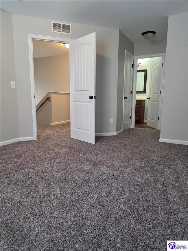 Building Photo - 158 Vineland Pkwy Dr