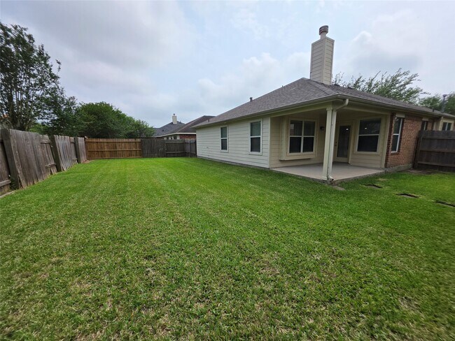 Building Photo - 2108 Goldfinch Ln