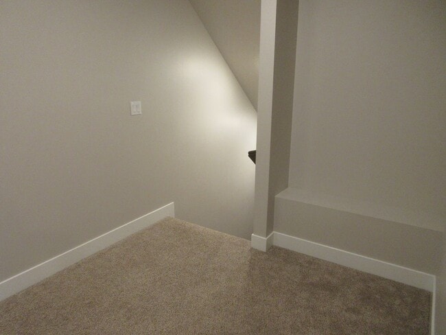 Building Photo - 3 bed 2.5 bath - Single Family Home in Crescent Hills