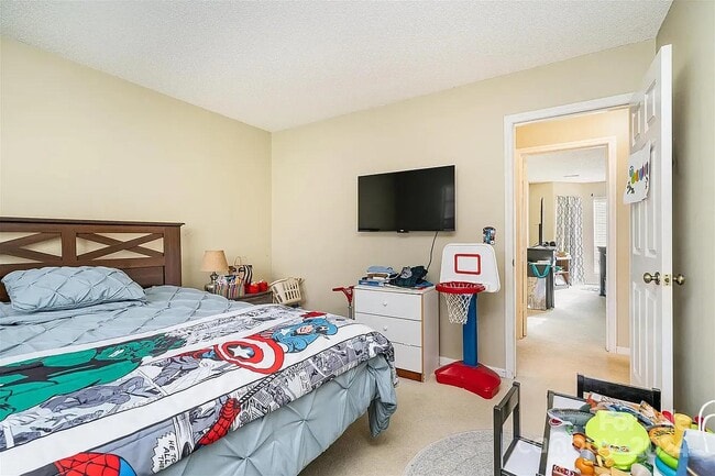 Building Photo - 2027 Killarney Pl