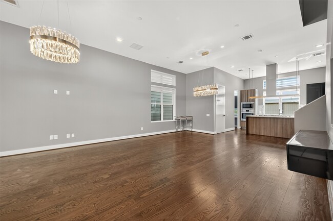 Building Photo - 5919 E Post Oak Ln