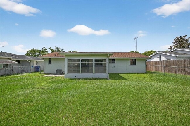 Building Photo - 7725 Summertree Ln