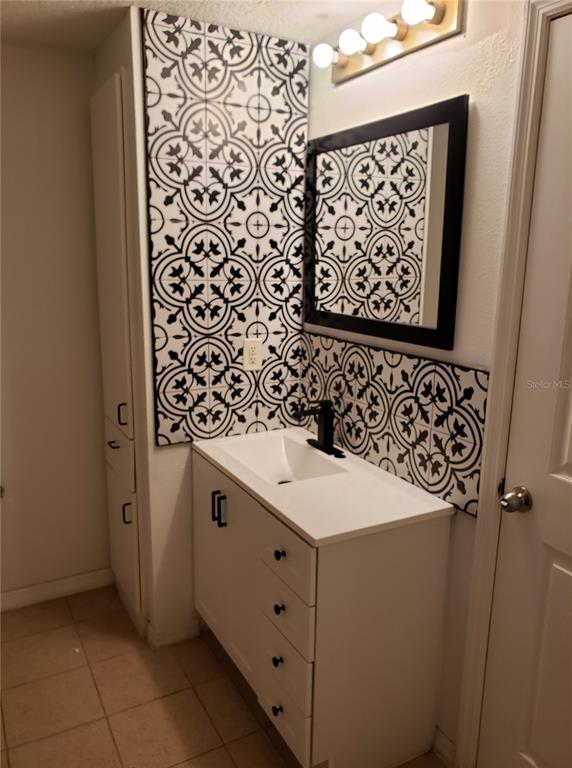 Building Photo - 1910 E Palm Ave