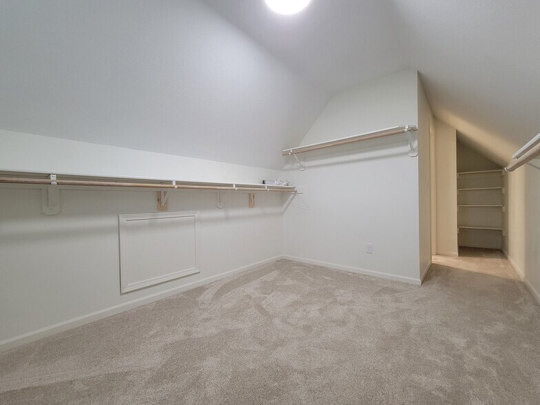 Building Photo - 1532 SE Silkwood Ln