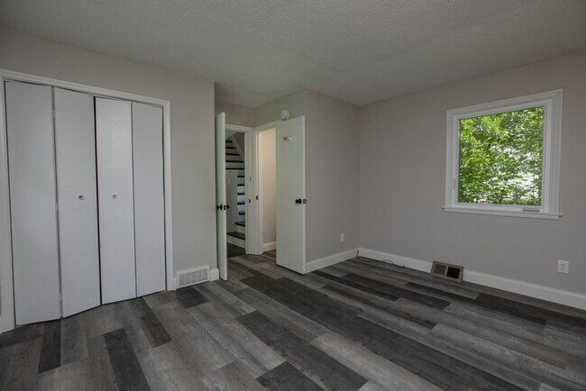 Building Photo - Renovated Beautiful Single Family House