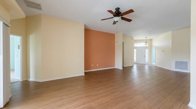 Building Photo - 515 South Valencia Cir SW