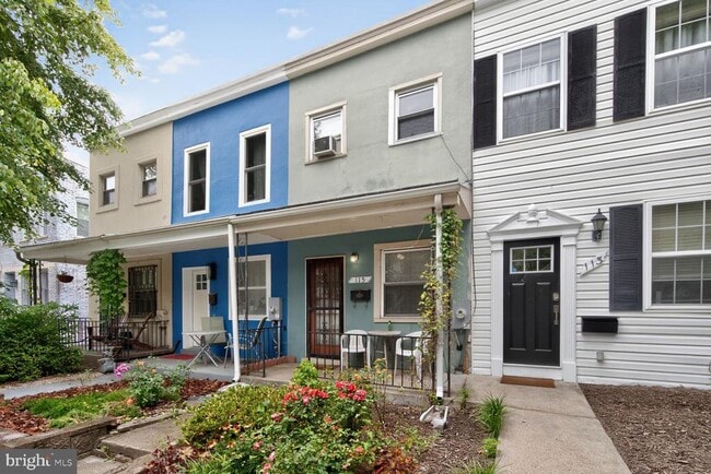 Building Photo - 115 16th St SE