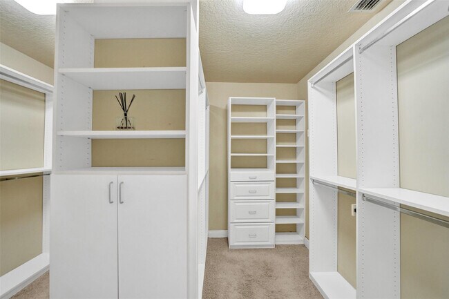 Building Photo - 10442 NW 60th Pl