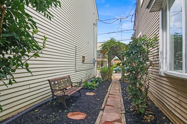 Building Photo - Bright and Cozy 2 Bedroom, 1 Bath Home in Middletown!